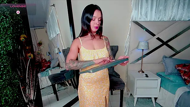 Snapshot of Selena_G69 chatting on October 6, 2025, 11:49 pm Selena G69 online show from October 6, 2025, 11:49 pm