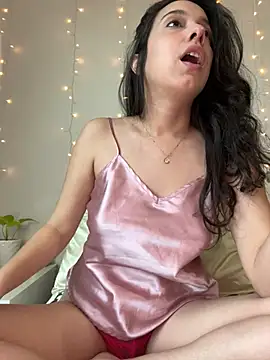 Natur4lBeautyb33 online show from January 6, 2025, 10:36 pm