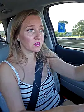 Snapshot of SkyelarSommer chatting on November 10, 2025, 2:55 pm SkyelarSommer online show from November 10, 2025, 2:55 pm