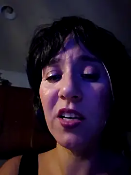 Snapshot of SkyelarSommer chatting on October 28, 2025, 2:45 am SkyelarSommer online show from October 28, 2025, 2:45 am