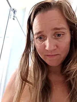 Snapshot of SkyelarSommer chatting on November 14, 2025, 3:59 pm SkyelarSommer online show from November 14, 2025, 3:59 pm