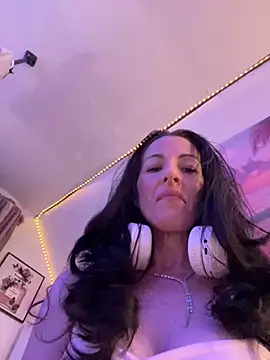 DominiqueX0 online show from July 13, 2026, 4:34 am