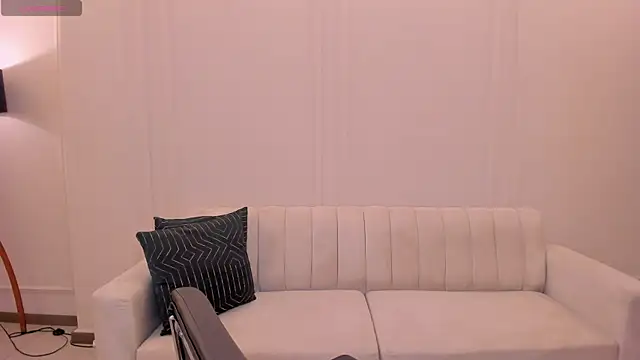 Snapshot of SunnyRivers chatting on November 13, 2025, 6:23 pm SunnyRivers online show from November 13, 2025, 6:23 pm