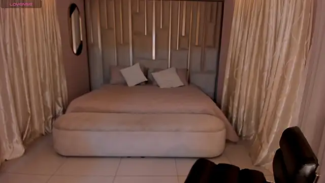 Snapshot of SunnyRivers chatting on November 16, 2025, 11:26 am SunnyRivers online show from November 16, 2025, 11:26 am