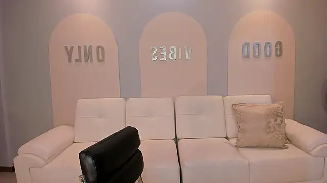 Snapshot of SunnyRivers chatting on October 22, 2025, 6:40 pm SunnyRivers online show from October 22, 2025, 6:40 pm