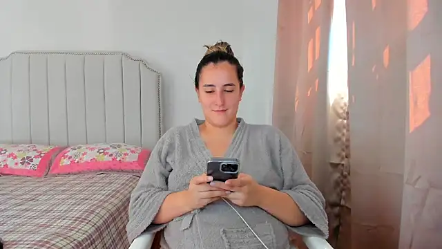 Snapshot of Hanna86 chatting on November 26, 2025, 3:45 pm Hanna86 online show from November 26, 2025, 3:45 pm