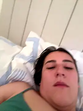 Snapshot of Hanna86 chatting on December 15, 2025, 3:51 pm Hanna86 online show from December 15, 2025, 3:51 pm