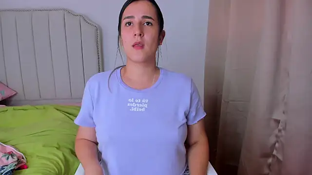 Snapshot of Hanna86 chatting on November 14, 2025, 8:23 pm Hanna86 online show from November 14, 2025, 8:23 pm