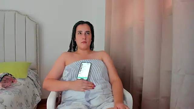 Snapshot of Hanna86 chatting on November 6, 2025, 6:01 pm Hanna86 online show from November 6, 2025, 6:01 pm