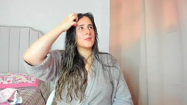 Snapshot of Hanna86 chatting on December 3, 2025, 3:44 pm Hanna86 online show from December 3, 2025, 3:44 pm