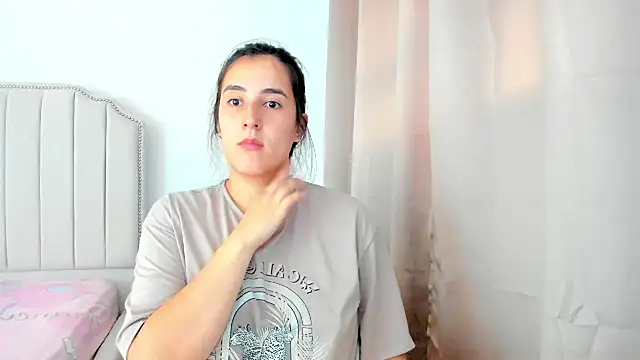 Snapshot of Hanna86 chatting on September 18, 2025, 2:20 pm Hanna86 online show from September 18, 2025, 2:20 pm