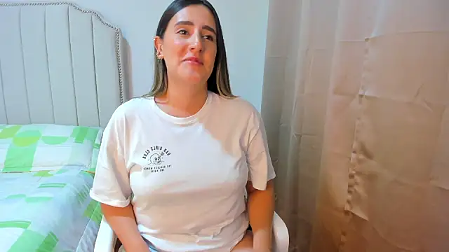 Snapshot of Hanna86 chatting on September 15, 2025, 2:01 am Hanna86 online show from September 15, 2025, 2:01 am