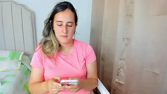 Snapshot of Hanna86 chatting on September 25, 2025, 6:58 pm Hanna86 online show from September 25, 2025, 6:58 pm