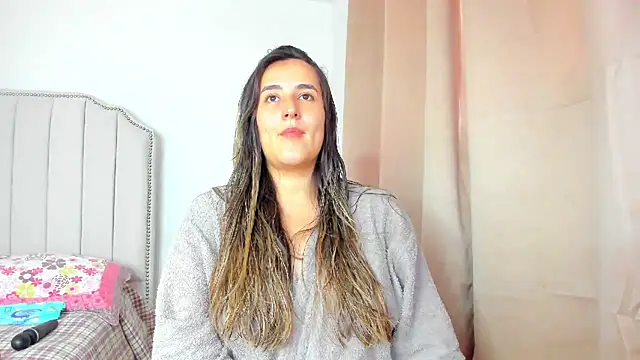 Snapshot of Hanna86 chatting on November 27, 2025, 8:20 pm Hanna86 online show from November 27, 2025, 8:20 pm