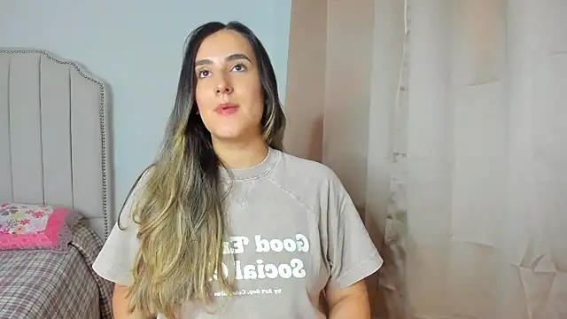 Snapshot of Hanna86 chatting on December 4, 2025, 9:03 pm Hanna86 online show from December 4, 2025, 9:03 pm