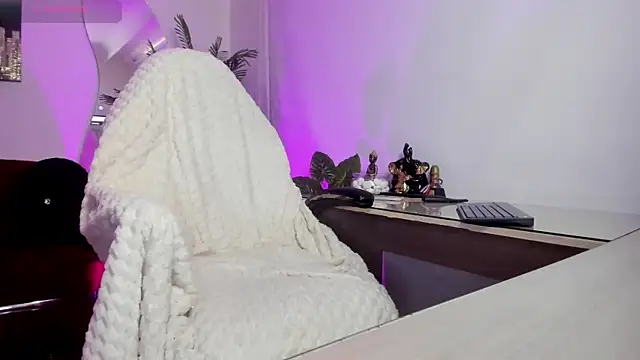 Snapshot of NebetColin chatting on October 29, 2025, 7:24 pm NebetColin online show from October 29, 2025, 7:24 pm