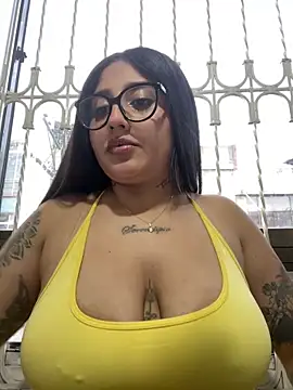 Snapshot of croftsmila chatting on April 6, 2026, 10:33 pm croftsmila online show from April 6, 2026, 10:33 pm