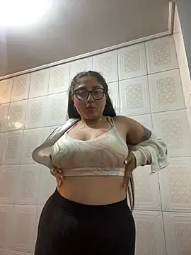 Snapshot of croftsmila chatting on April 14, 2026, 11:43 pm croftsmila online show from April 14, 2026, 11:43 pm