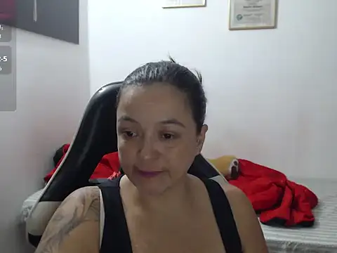 Snapshot of katty_lorens chatting on May 22, 2026, 12:41 am katty lorens online show from May 22, 2026, 12:41 am