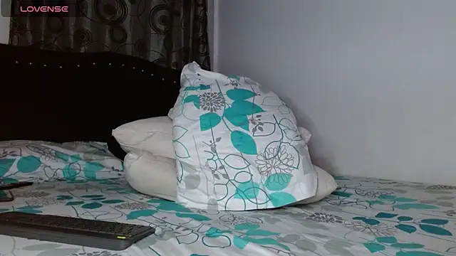 Snapshot of bear_97s chatting on February 11, 2026, 2:33 am bear 97s online show from February 11, 2026, 2:33 am