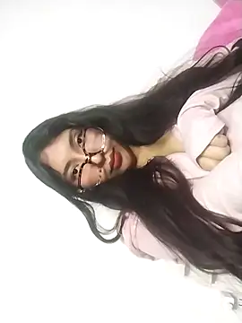 Snapshot of Umaru_uwu chatting on November 17, 2025, 4:27 am Umaru uwu online show from November 17, 2025, 4:27 am