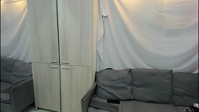 Snapshot of Mhelanny2 chatting on January 14, 2026, 5:27 pm Mhelanny2 online show from January 14, 2026, 5:27 pm