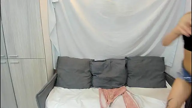 Snapshot of Mhelanny2 chatting on January 13, 2026, 2:37 am Mhelanny2 online show from January 13, 2026, 2:37 am