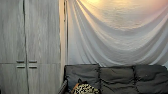 Mhelanny2 online show from April 4, 2026, 9:10 pm