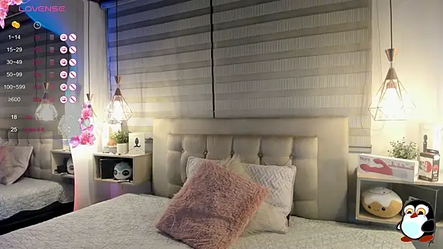 cristal  hot 1 online show from November 3, 2025, 4:50 am