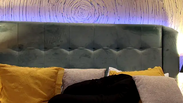 IvyRubens online show from March 13, 2025, 12:02 pm