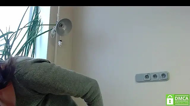 Snapshot of Sophi_Cute chatting on October 22, 2025, 1:32 pm Sophi Cute online show from October 22, 2025, 1:32 pm