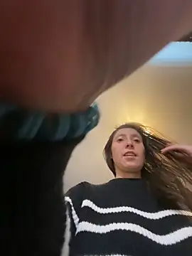 Snapshot of Sophi_Cute chatting on December 14, 2025, 12:33 pm Sophi Cute online show from December 14, 2025, 12:33 pm