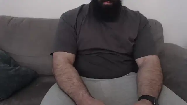 Snapshot of hugemachohandsome chatting on April 17, 2026, 6:49 am hugemachohandsome online show from April 17, 2026, 6:49 am