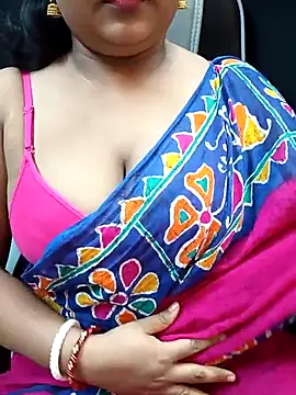 Sophiaboudi online show from October 19, 2025, 6:21 pm