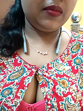 Sophiaboudi online show from March 5, 2025, 5:39 pm