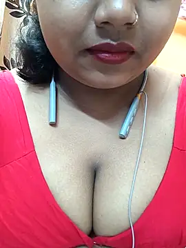 Sophiaboudi online show from February 19, 2025, 5:16 pm