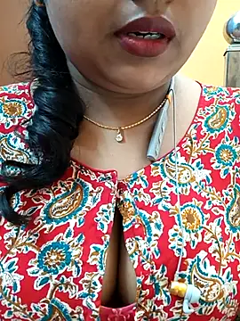 Sophiaboudi online show from March 10, 2025, 5:07 pm