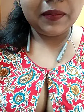 Sophiaboudi online show from March 17, 2025, 5:27 pm