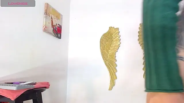 Snapshot of Arhyanna_White chatting on January 6, 2026, 9:52 pm Arhyanna White online show from January 6, 2026, 9:52 pm