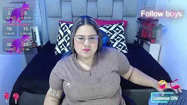 evelin zaens online show from November 17, 2025, 4:27 am