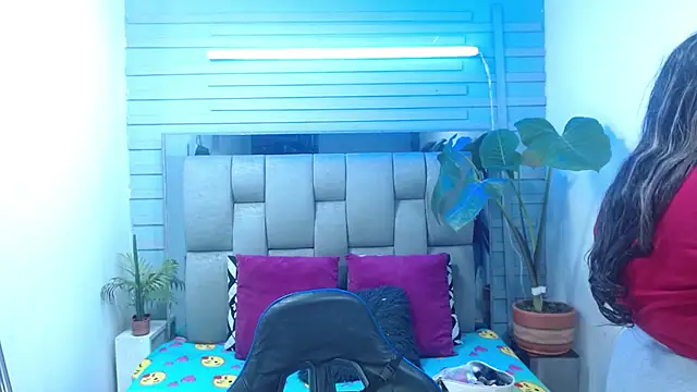 evelin zaens online show from April 16, 2026, 4:02 am