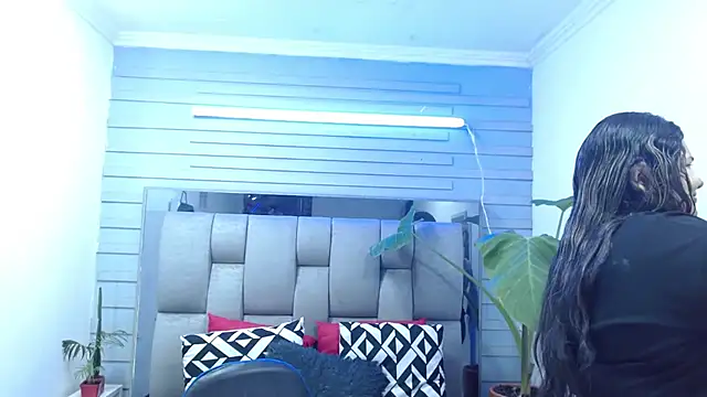 Snapshot of evelin_zaens chatting on May 5, 2026, 4:04 am evelin zaens online show from May 5, 2026, 4:04 am