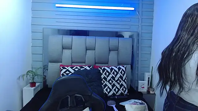 evelin zaens online show from March 25, 2026, 4:45 am