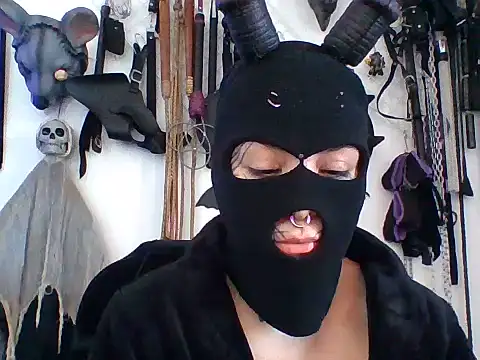 Snapshot of FeticheMacabre chatting on July 17, 2026, 5:32 pm FeticheMacabre online show from July 17, 2026, 5:32 pm