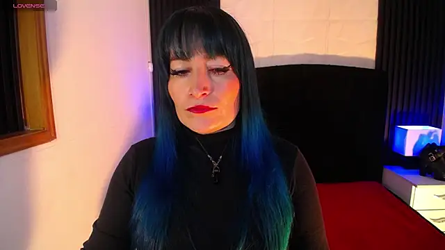 Snapshot of alicia_moom chatting on April 17, 2026, 7:28 pm alicia moom online show from April 17, 2026, 7:28 pm
