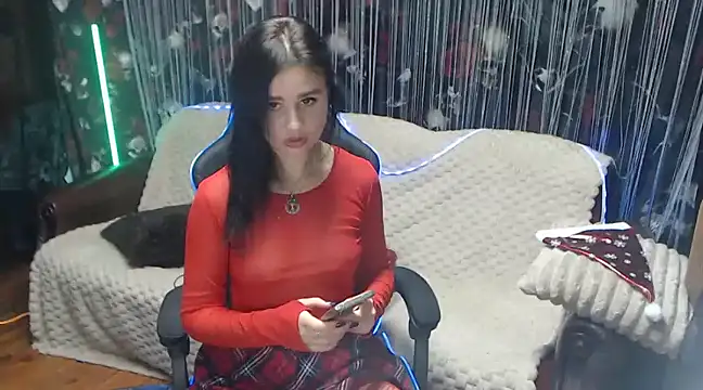 KikiXRed online show from December 4, 2024, 7:06 pm