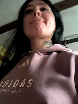 Snapshot of KikiXRed chatting on November 22, 2025, 9:08 am KikiXRed online show from November 22, 2025, 9:08 am