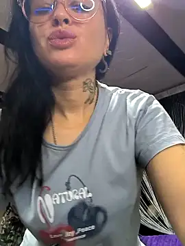 Snapshot of KikiXRed chatting on November 20, 2025, 8:26 am KikiXRed online show from November 20, 2025, 8:26 am