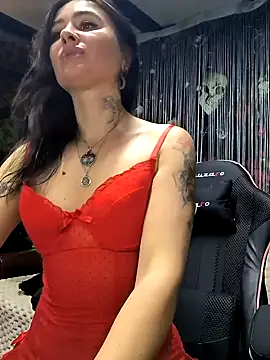 KikiXRed online show from December 8, 2024, 4:50 pm