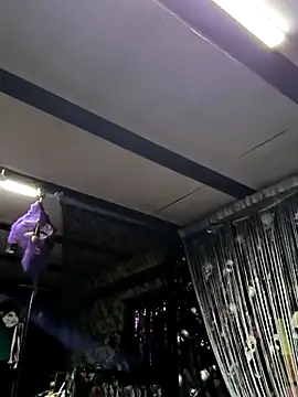 Snapshot of KikiXRed chatting on January 6, 2026, 5:44 am KikiXRed online show from January 6, 2026, 5:44 am